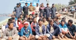 বাংলাদেশি ট্রলারসহ ২৪ জেলেকে ভারতের হেফাজতে নিল কোস্টগার্ড