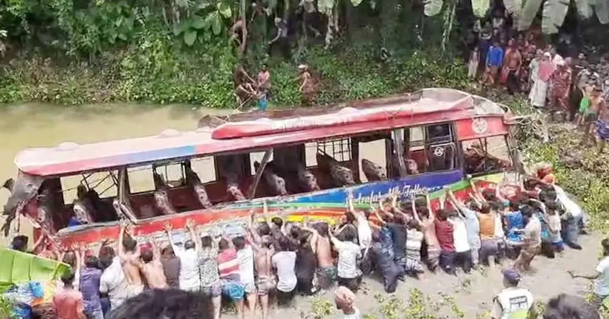 কুষ্টিয়ায়র খোকসায় বাস-ট্রাক সংঘর্ষে নিহত ৩, আহত ২৫