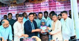 শাহবাগের ফুটপাত ছেড়ে নতুন বাড়িতে উঠছেন গোলাপি বেগম
