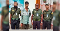 মিরপুর বিআরটিএতে আনসারের অভিযানে দালাল আটক