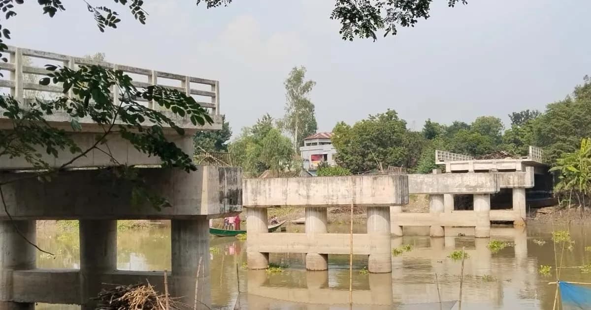 মির্জাপুরে অসমাপ্ত সেতুর কাজ-সীমাহীন দুর্ভোগে কয়েক হাজার মানুষ