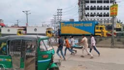 ছুটি না পেয়ে অসুস্থ নারী শ্রমিকের মৃত্যুতে ঢাকা-চট্টগ্রাম মহাসড়ক অবরোধ