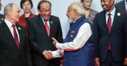 ভারত সফরের ভিডিওতে শাহরুখের গান জুড়ে দিলেন আনোয়ার ইব্রাহিম