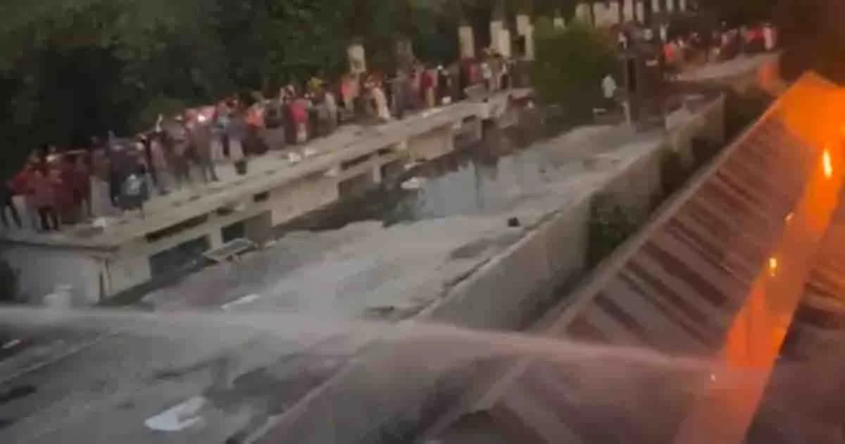 কোনাবাড়ী টিনশেড কলোনিতে ভয়াবহ আগুন, শতাধিক ঘর পুড়ে ছাই