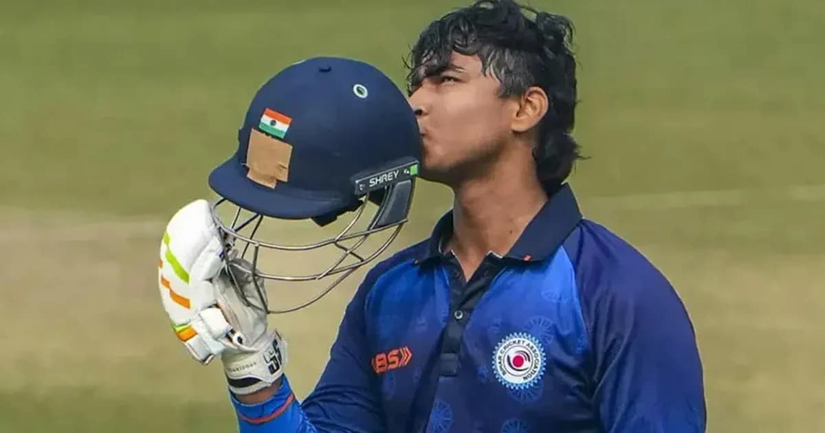 বিধ্বংসী ব্যাটিংয়ে ৮৪ বলে ১৯০ রান, ১৪ বছর বয়সী বৈভবের বিশ্বরেকর্ড