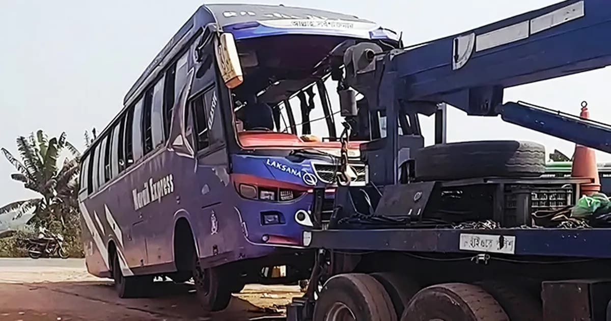 ফরিদপুরে যাত্রীবাহী বাস উল্টে নিহত ২, আহত ২২