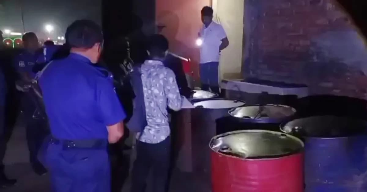 অবৈধভাবে ৩ হাজার লিটার ডিজেল মজুদ, ব্যবসায়ীকে জরিমানা