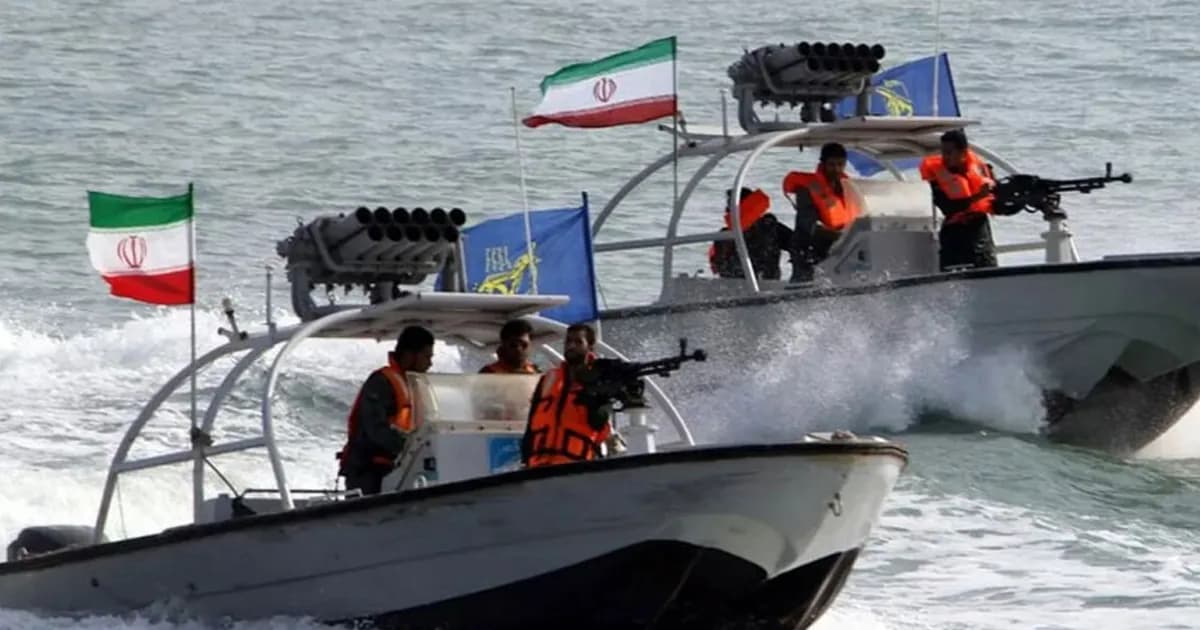 ইরানি নৌবাহিনীর গুলির পর স্থবির হরমুজ, জাহাজ চলাচল পুরোপুরি বন্ধ