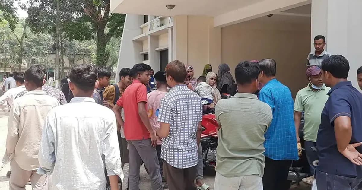 রাতভর সড়ক অবরোধের পর অবশেষে পরীক্ষায় বসল সেই ৬৫ পরীক্ষার্থী