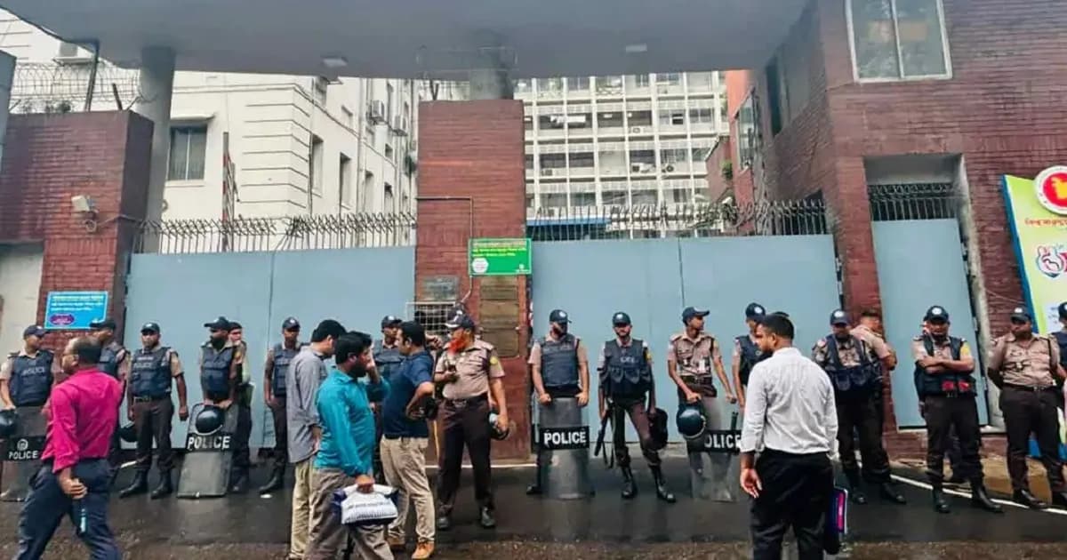 সচিবালয়ে অতিরিক্ত পুলিশ মোতায়েন, বন্ধ সব প্রবেশদ্বার