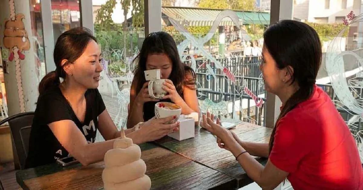 অদ্ভুত থিমে ভিন্ন স্বাদ, রেস্টুরেন্টে বিক্রি হয় ‘মল’