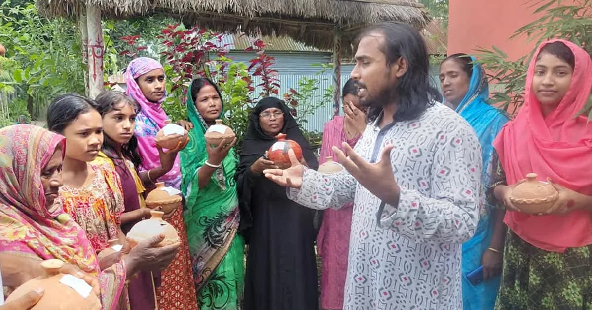 মাটির ব্যাংকে কৃষক পরিবারের সঞ্চয়, সমৃদ্ধ হচ্ছে গ্রামের পাঠাগার