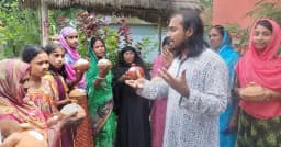 মাটির ব্যাংকে কৃষক পরিবারের সঞ্চয়, সমৃদ্ধ হচ্ছে গ্রামের পাঠাগার