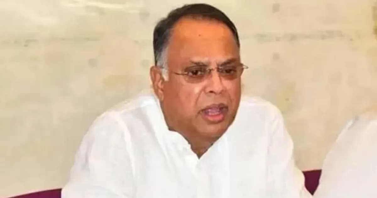 লোডশেডিংয়ে আপাতত অপেক্ষা করা ছাড়া আর কোনো উপায় নেই