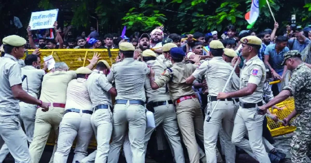 দিল্লিতে তেলাপোকা পার্টির বিক্ষোভ, ঝড় ঠেকাতে নিরাপত্তা জোরদার