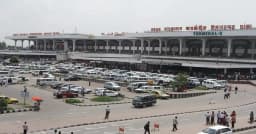 বৃহস্পতিবার বিমানযাত্রীদের আগে রওনা দেওয়ার অনুরোধে বিজ্ঞপ্তি