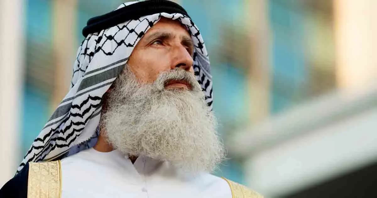 সাদা চুল ও দাড়ি: মুমিনের নূর এবং তা উপড়ে ফেলার নিষেধাজ্ঞা