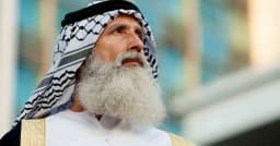 সাদা চুল ও দাড়ি: মুমিনের নূর এবং তা উপড়ে ফেলার নিষেধাজ্ঞা