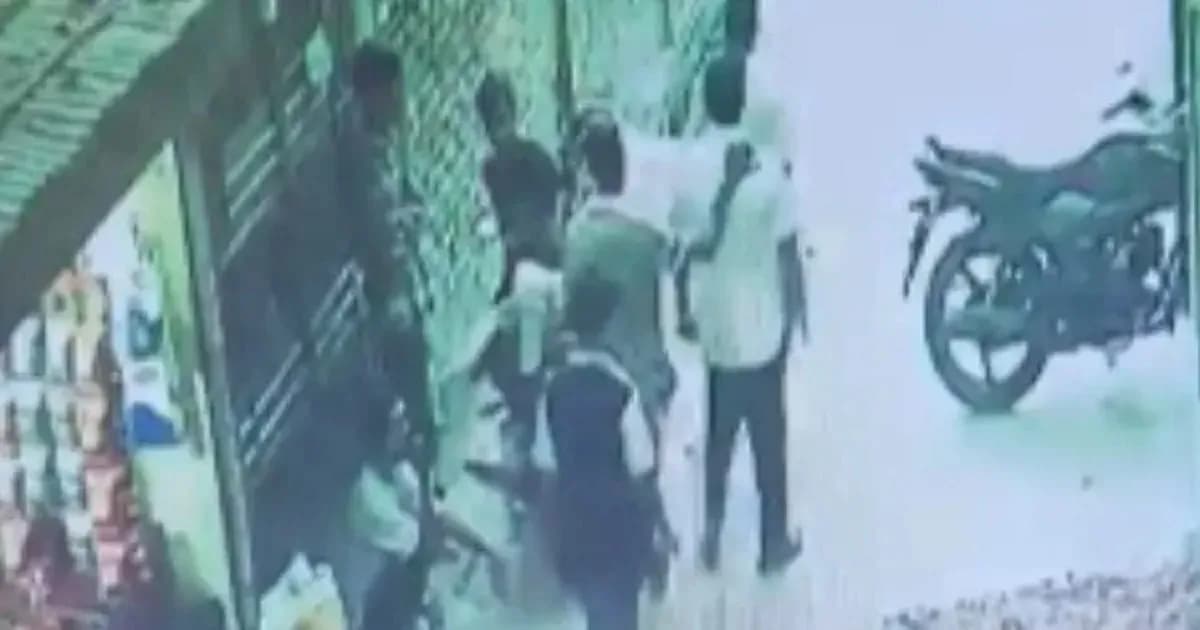 ফাঁদে ফেলে সাংবাদিকের ৭০ হাজার টাকা ছিনতাই