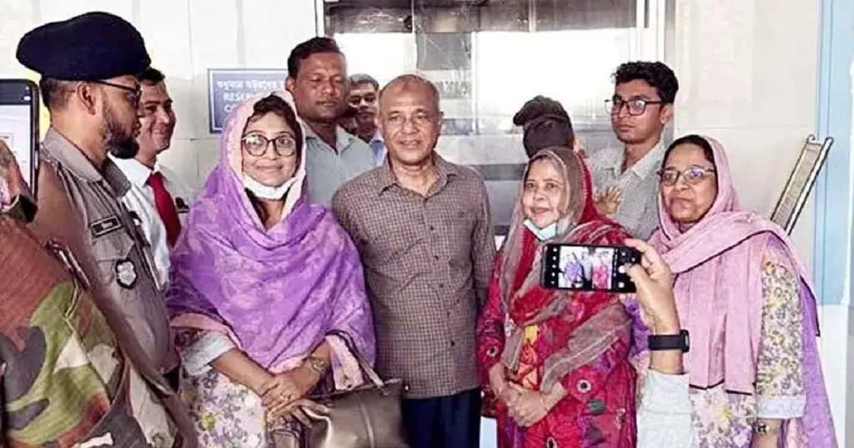 খালেদা জিয়ার স্বাস্থ্যের অবস্থা জানতে হাসপাতালে স্বরাষ্ট্র উপদেষ্টা