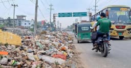 কটিয়াদী বাসস্ট্যান্ডে ময়লার ভাগাড়, দুর্গন্ধে অতিষ্ঠ পৌরবাসী