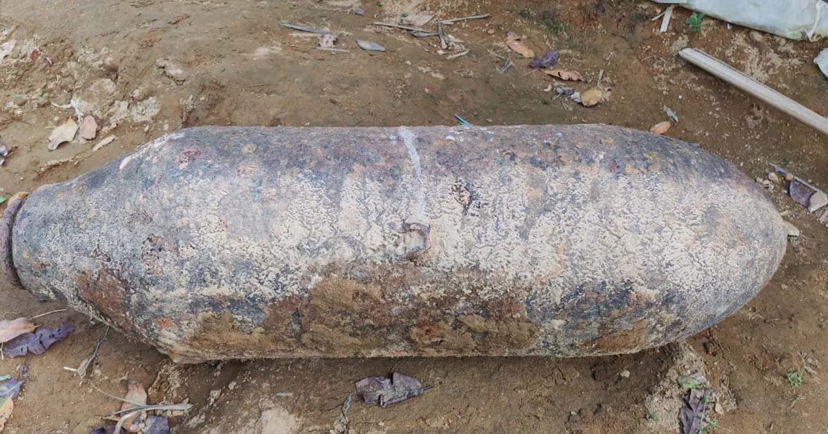 ১০ বছর ধরে কাপড় ধোঁয়ার কাজ চলছিল অবিস্ফোরিত বোমায়