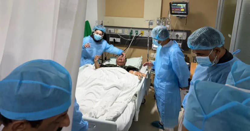 অসুস্থ মির্জা আব্বাসকে দেখতে হাসপাতালে প্রধানমন্ত্রী তারেক রহমান