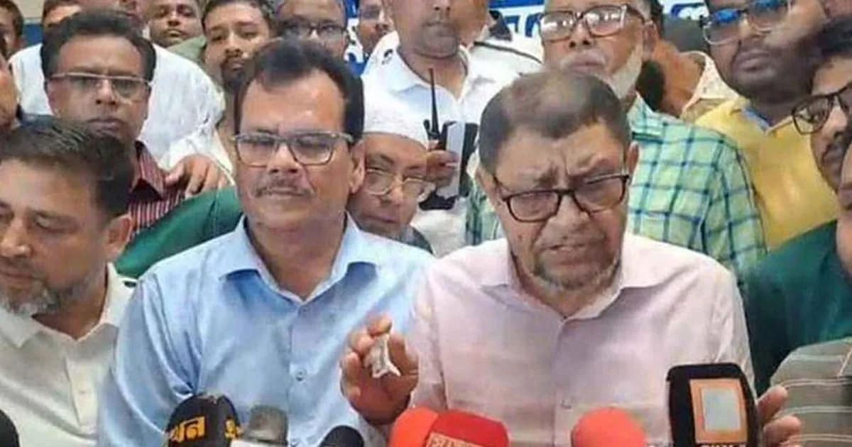 আকস্মিক পরিদর্শনে দুই চিকিৎসকসহ তিনজনকে বরখাস্তের নির্দেশ স্বাস্থ্যমন্ত্রীর