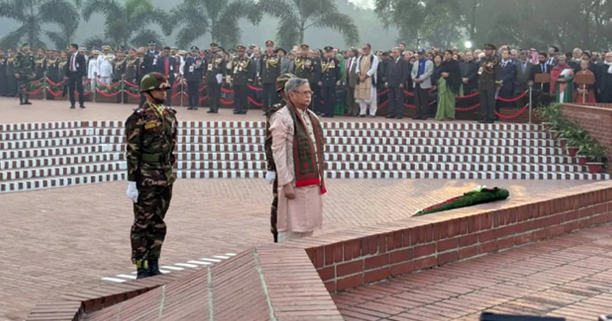 প্রথম প্রহরে জাতীয় স্মৃতিসৌধে রাষ্ট্রপতির বিনম্র শ্রদ্ধা