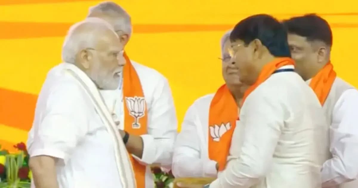নরেন্দ্র মোদির অনুষ্ঠানে অস্ত্রসহ দুই যুবক আটক