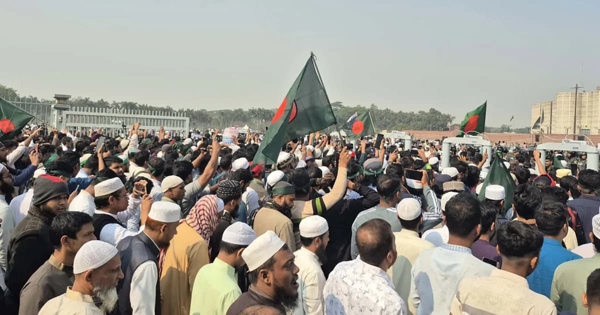 হাদির জানাজায় অংশ নিতে সংসদের দক্ষিণ প্লাজায় প্রবেশ শুরু