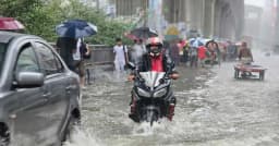 সোমবারও ঢাকায় ভারী বৃষ্টির পূর্বাভাস, বাড়তে পারে জনদুর্ভোগ