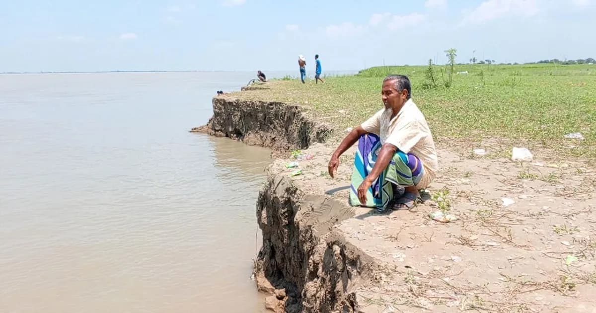 বর্ষা শেষ হলেও থামেনি পদ্মার তীব্র ভাঙন
