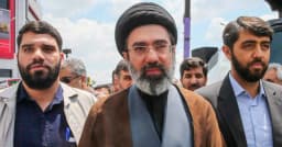 অল্পের জন্য প্রাণে রক্ষা পান ইরানের নতুন নেতা মোজতবা খামেনি