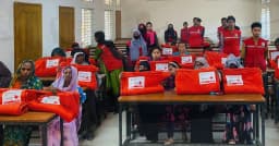 রামগড়ে রেড ক্রিসেন্টের শীতবস্ত্র বিতরণ