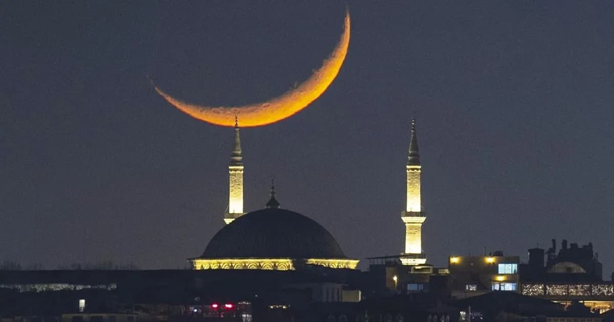 চাঁদ দেখা যাবে না, সৌদির ক্যালেন্ডার অনুসারে প্রথম রোজা বুধবার