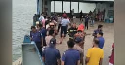 দৌলতদিয়া ফেরীঘাটে আবারও পদ্মায় পড়ল বাস, হতাহতের আশঙ্কা