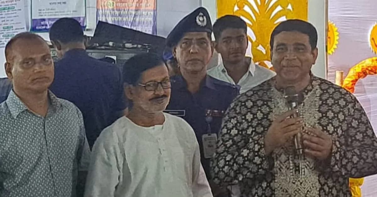 ঘাটাইলে রাতে পূজা মণ্ডপ পরিদর্শনে টাঙ্গাইলের পুলিশ সুপার