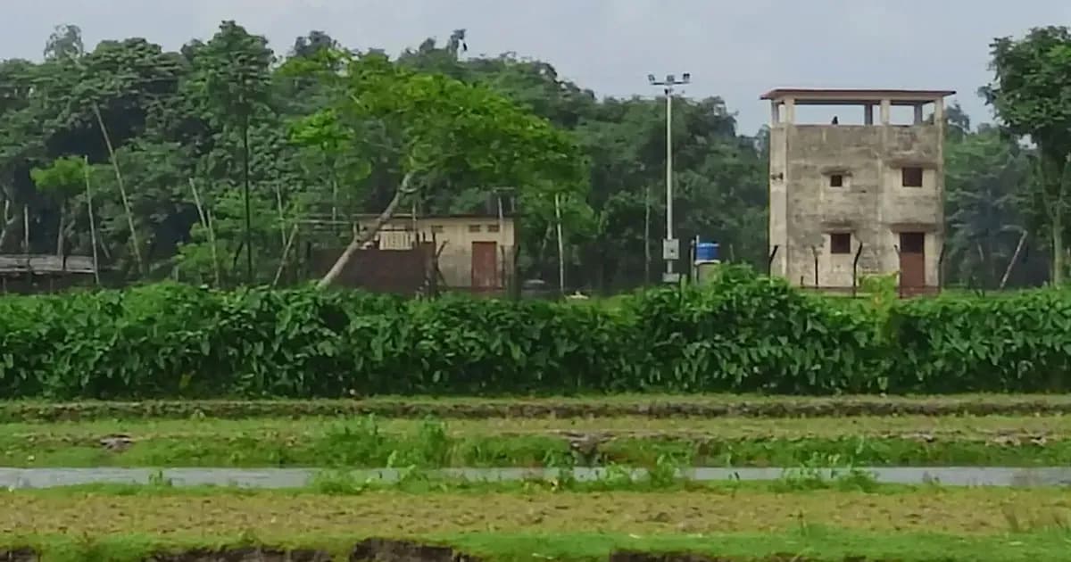 সীমান্তে কৃষকদের সঙ্গে ধস্তাধস্তি, অস্ত্র ফেলে পালাল বিএসএফ