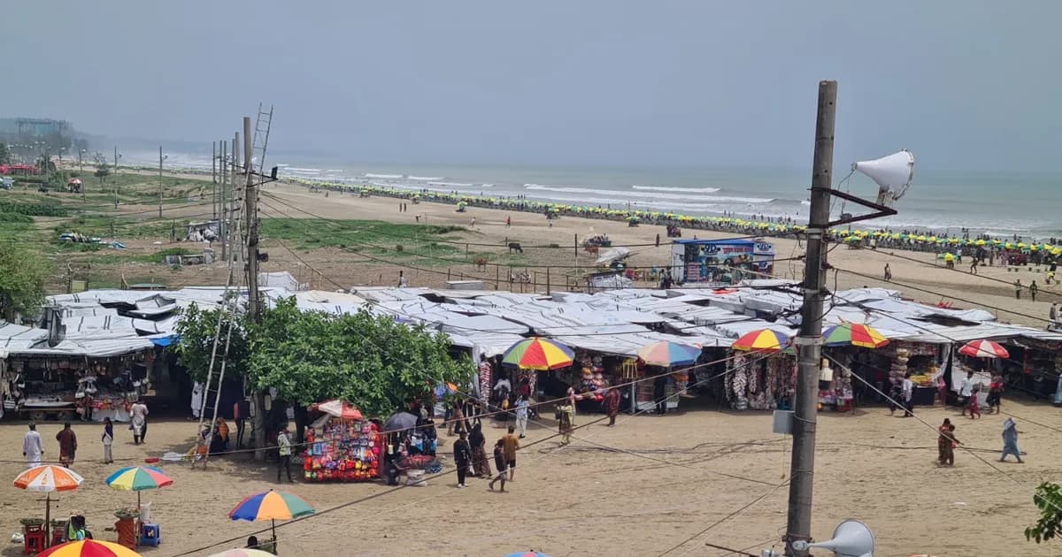 অবশেষে কক্সবাজার সৈকতের বালিয়াড়ির ঝুপড়ি দোকান সরানোর নির্দেশ