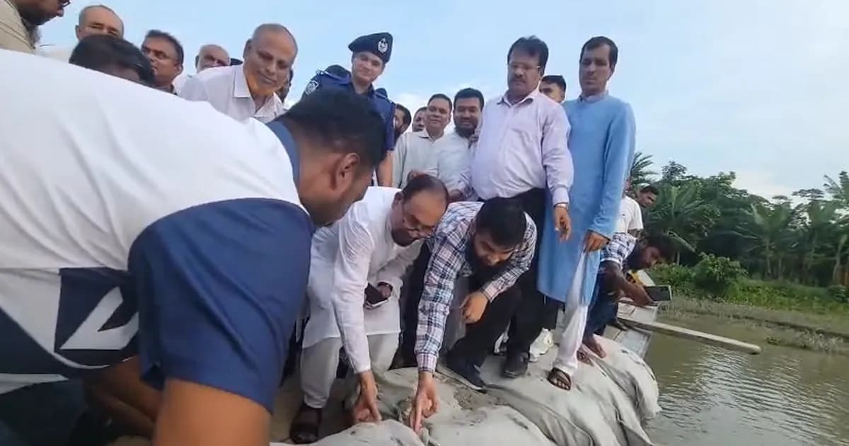 ভাঙন থামাতে বিষখালী নদীর তীরে জরুরি জিও ব্যাগ ফেলা কার্যক্রম উদ্বোধন