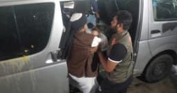 কারাগারে নেওয়ার পথে গাজী সালাউদ্দিনকে ডিম নিক্ষেপ