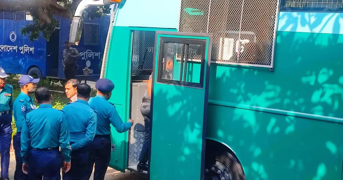 সবুজ প্রিজনভ্যানে ট্রাইব্যুনালে হাজির দুই সেনা কর্মকর্তা