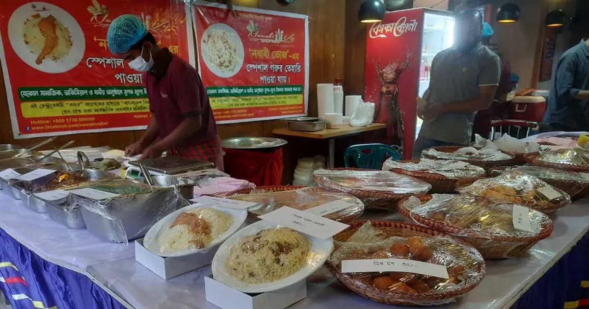 ধীরে ধীরে জমে উঠতে শুরু করেছে বেইলি রোডের ইফতার বাজার