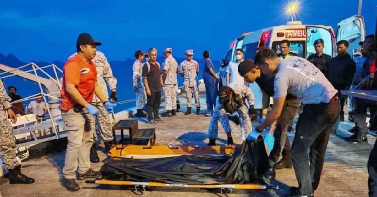 মালয়েশিয়ায় বাংলাদেশিসহ ১৯ আরোহী নিয়ে নৌকাডুবি