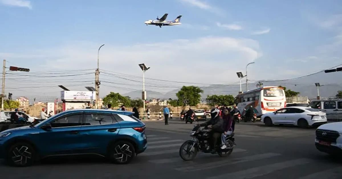 জ্বালানি সংকটে সপ্তাহে দুই দিন ছুটি ঘোষণা করলো নেপাল