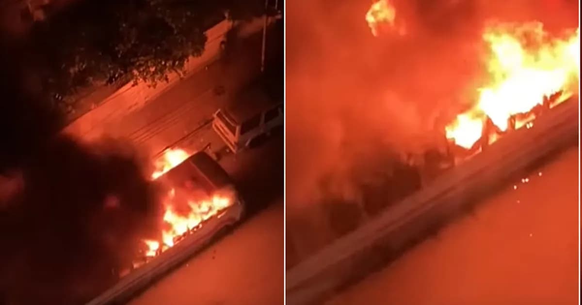 রাজধানীতে আবারও বাসে আগুন