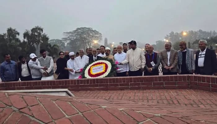 জাতীয় স্মৃতিসৌধে তারেক রহমানের পক্ষে শ্রদ্ধা নিবেদন