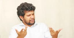 নির্বাচনে প্রার্থী না হয়ে দল গঠনের ইঙ্গিত দিলেন মাহফুজ আলম