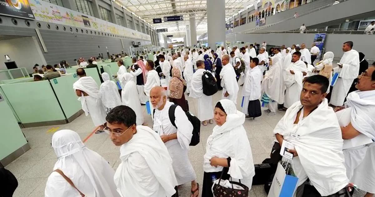 ঢাকায় এলো প্রথম ফিরতি হজ ফ্লাইট